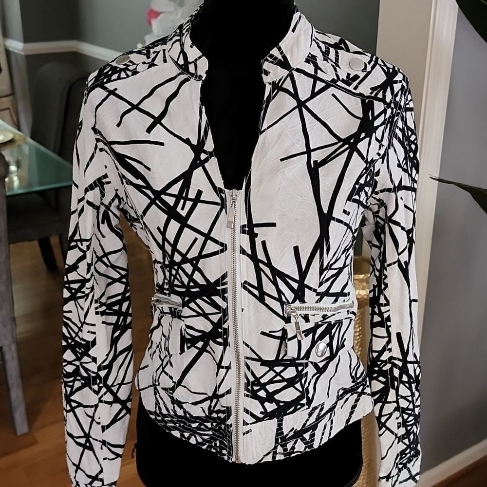 Womyn black and white jacket sz large - Picture 3 of 9